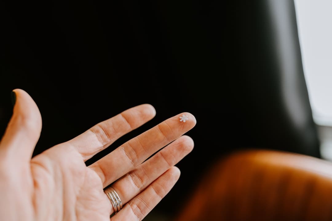 戚薇大方供认过度医美 称打肉暴打僵眉毛